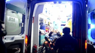 Kazada yaralanan sürücü telefonunu elinden bırakmadı