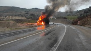 Kiliste seyir halindeki tır alev topuna döndü