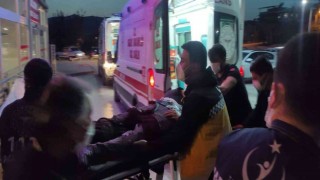 Kırmızı ışıkta otomobile silahlı saldırı: 1 yaralı