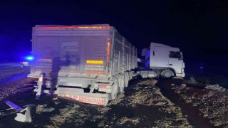 Kırşehirde tır ile minibüs çarpıştı: 1 ölü
