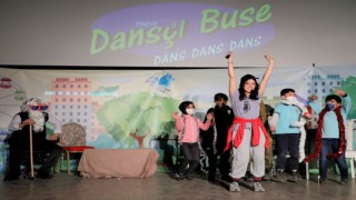 Körfezli çocuklar Dansçı Buseyle eğlendi