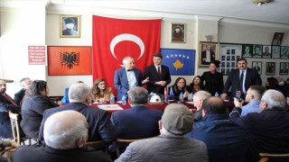 Kosova Sağlık Bakanı Latifi, İzmirdeki Kosovalılarla buluştu