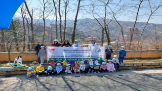 Kuş evleri rengârenk boyandı, okul bahçesine sebze fideleri dikildi