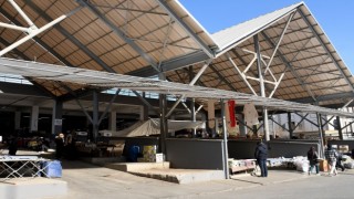 Kuşadası kapalı pazar yerinin sorunları giderildi