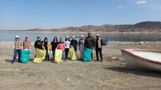 Kütahya Porsuk Barajı kenarında atık toplama etkinliği