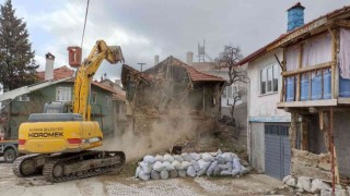 Kütahyada yıkılmaya ve çökmeye meyilli 285 yapı ortadan kaldırıldı