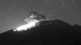 Meksikadaki Popocatepetl Yanardağında patlama