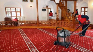 Menteşede Camilere Ramazan temizliği