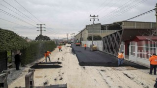 Mersin Büyükşehir Belediyesinin yol yapım çalışmaları sürüyor