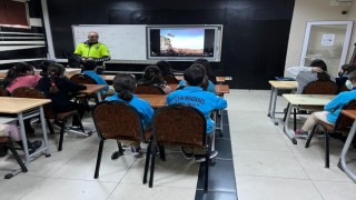 Mersin polisinden öğrencilere trafik eğitimi