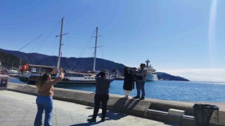 Milyarlık yatı gören fotoğraf çektirdi, denize atladı