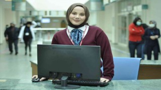 Moda Tasarımcısı Safiye Ekiz, sağlık çalışanları için fular tasarladı