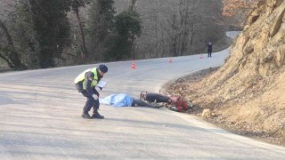 Motosikletle kamyona çarptı, olay yerinde can verdi