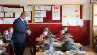 Müdür Başyiğit, öğrencilere bol bol fidan dikmelerini tavsiye etti