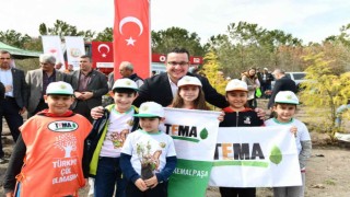 Mustafakemalpaşada miniklerden 15 bin fidan