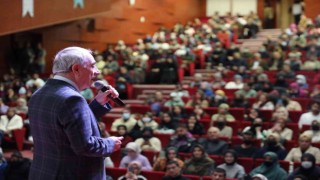 Nurullah Genç ile Başarı Bedel İster konferansı yapıldı