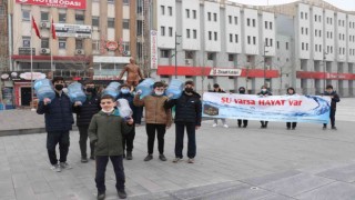 Öğrenciler suyun önemine dikkat çekmek için bakın ne yaptılar