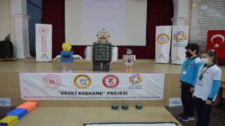 Öğrenciler yaptıkları robotları tanıttı