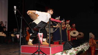 Öğrencilerden “Dönmeyi Düşünmeyenler” gösterisi