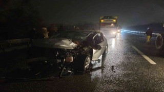 Otomobil ile iş makinesinin karıştığı trafik kazasında 3 kişi yaralandı