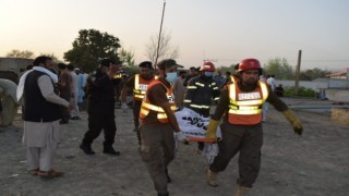 Pakistanda askeri uçak düştü: 2 ölü