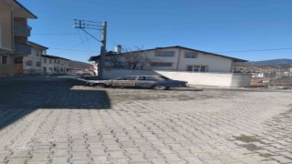 Park halindeki otomobil alev alev yandı