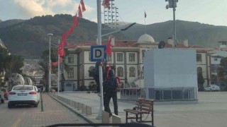 Patenli gençlerin bayrak hassasiyeti
