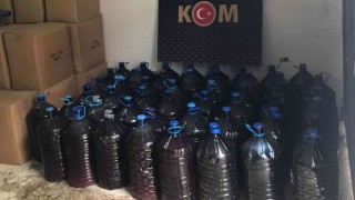 Polis battaniyeyi kaldırınca ortaya çıkardı: 945 litre kaçak içki ele geçirildi