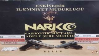 Polis ekiplerinin uyuşturucu operasyonunda 4 kişi yakalandı