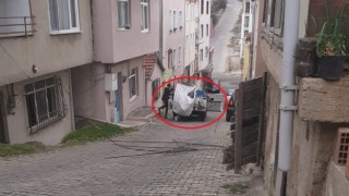 Polis gibi hırsızları kovaladı: Kıstırılan hırsızlar, çareyi çaldıkları malı bırakmakta buldu