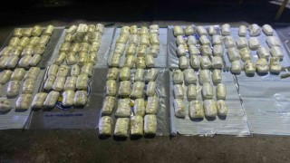 Polis memurunun sürücülüğünü yaptığı araçtan 52 kilo 500 gram patlayıcı çıktı