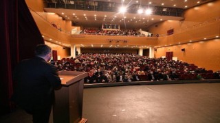 Pursaklar Belediyesi oyuncularından Pursaklara yakışır tiyatro gösterisi