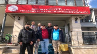 Pursaklarlı gençler büyüklerini unutmadı