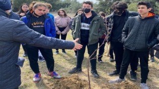 Radikal Okulları öğrencileri Dünya Su Gününde fidan dikti