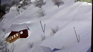 Sakaryada kar kalınlığı 3 metreyi buldu, evler kara gömüldü