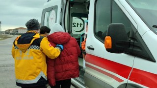 Sakaryada otomobil ile kamyonet çarpıştı: 1 yaralı