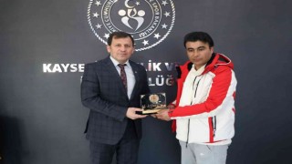 Şampiyon Snowboard sporcularından Kabakcıya ziyaret