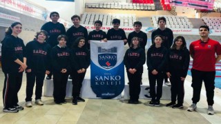 SANKO Okullarının kız ve erkek yüzme takımı bölge ikincisi oldu