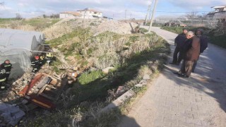 Şarampole devrilen traktörünün altında kalarak hayatını kaybetti