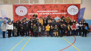 Satranç turnuvasında dereceye girenler ödüllendirildi