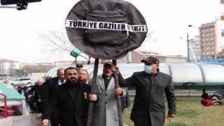 Şehit ve gazi ailelerinden Türk Tabipleri Birliğine siyah çelenk