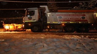 Serdivan Belediyesinden hafta sonunda kar mesaisi