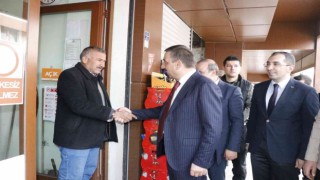 Siirt Valisi Hacıbektaşoğlu Eruh ilçesinde vatandaşlarla bir araya geldi