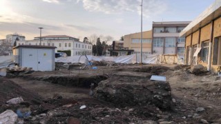 Sinop Meydan Projesi kazısında tarihi mezar çıktı
