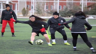 Sivasspor Kadın Futbol Takımı, gözünü lidere dikti!