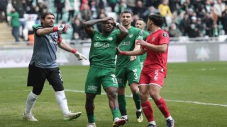 Spor Toto 1. Lig: Bursaspor: 0 - Balıkesirspor: 1 (İlk yarı sonucu)