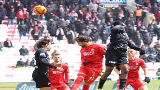 Spor Toto Süper Lig: Sivasspor: 0 - Altay: 0 (İlk yarı)