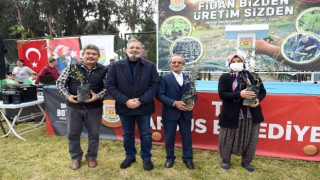 Tarsus Belediyesi, Bahar Şenliğinde binlerce fidan dağıttı