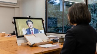 Tayvan Lideri Tsai Ing-wen, Japonyanın eski Başbakanı Abe ile görüştü