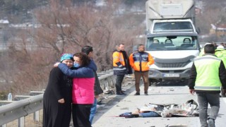 Tırın çarptığı çekici sürücüsü hayatını kaybetti